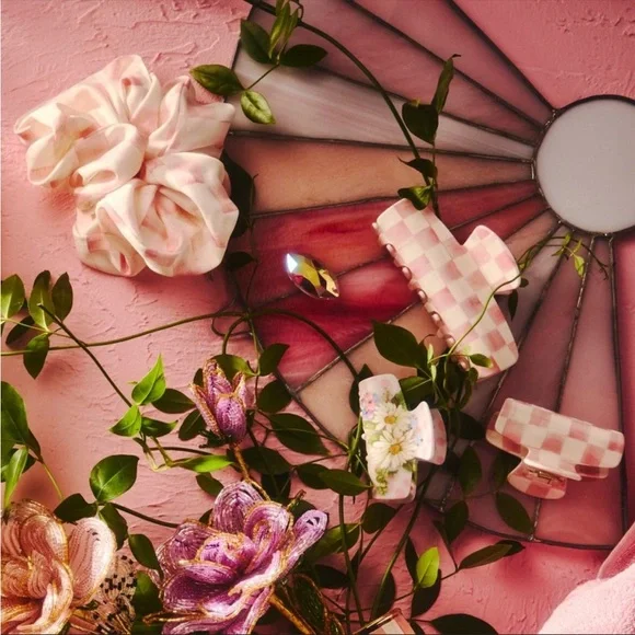 Goody x MacKenzie-Childs Pink Checkered Claw Clip - Picture 4 of 7